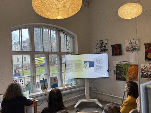 Viisi ikkunaa -virtuaalinäyttelyn avajaisia vietettiin Galleria Kirjossa